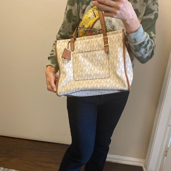 🔥Sale🔥Michael Kors Darien medium tote - Picture 2 of 16